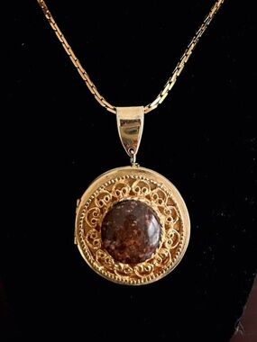 Agate & Gold Tone Filigree Locket Pendant
